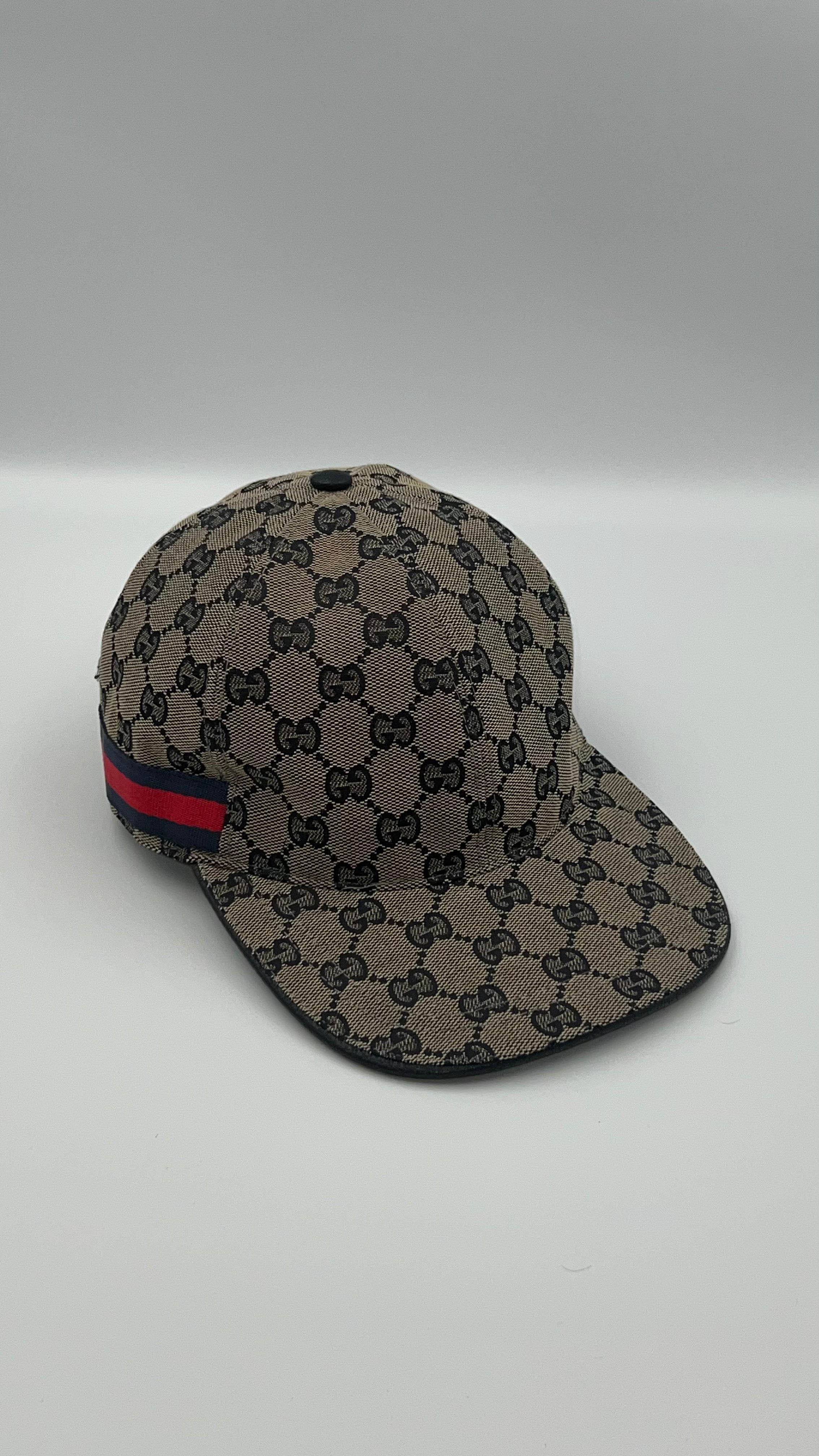 Gucci gri triple A 2026